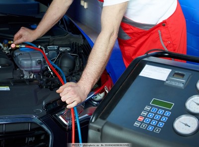 汽車養(yǎng)護(hù)與電腦板維修 現(xiàn)代汽修技師必備的雙重技能